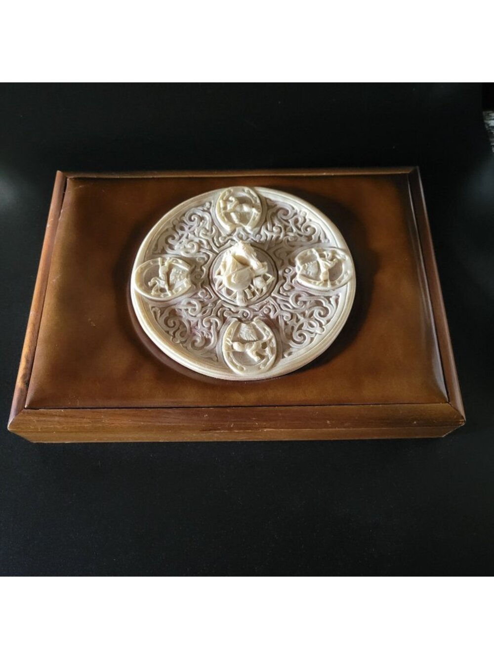 Vtg Dante Walnut Finish Incolay Stone Valet Box With Equestrian Relief Carving